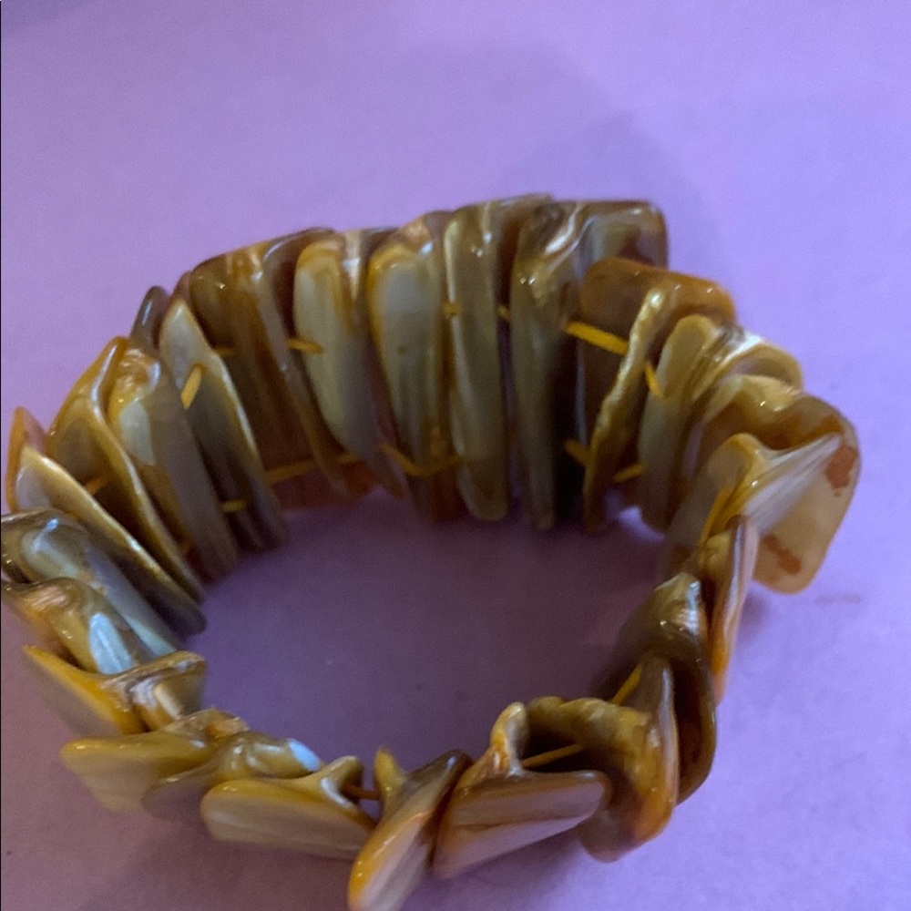 Chunky Shell Bracelet* - Picture 9 of 10